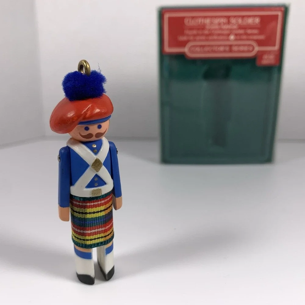 Hallmark 1985 Collector's Series Clothespin Scottish Highlander Soldier Ornament